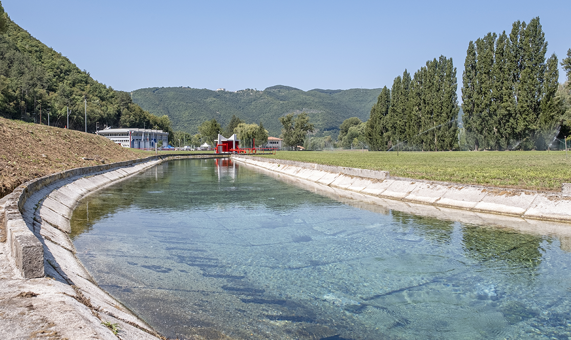 Una cascata nel bosco nel territorio gestito da Ato 2