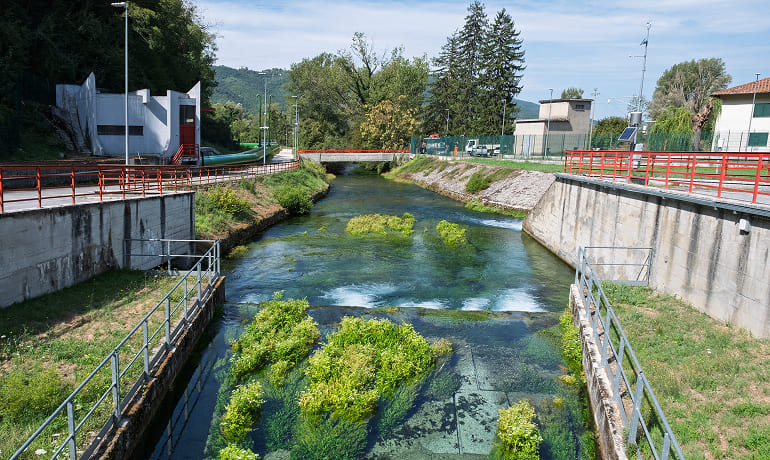 Un corso d'acqua presso l'Acquedotto del Peschiera